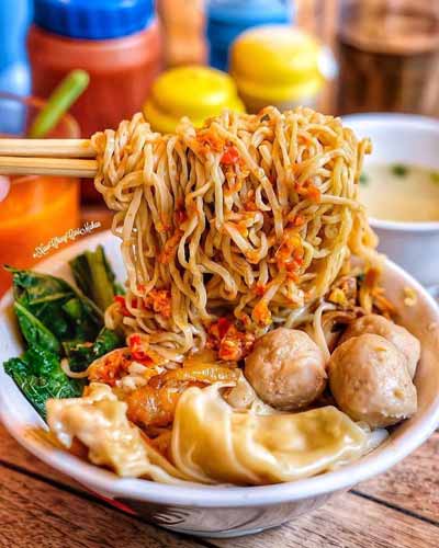 Mie Ayam Pak Junaedi: Rahasia Rasa yang Menggugah Selera di Cilacap